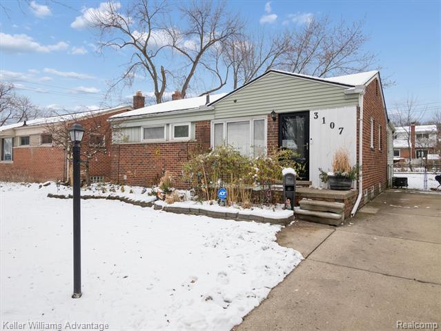 Builiding view three for 3107 Maplewood, Royal Oak, MI. 48073