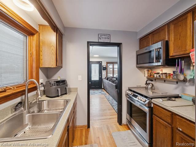 Builiding view twelve for 3107 Maplewood, Royal Oak, MI. 48073