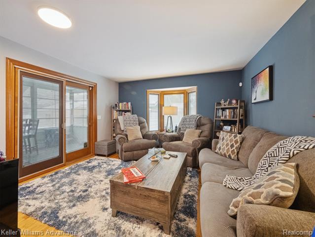 Builiding view twenty for 3107 Maplewood, Royal Oak, MI. 48073