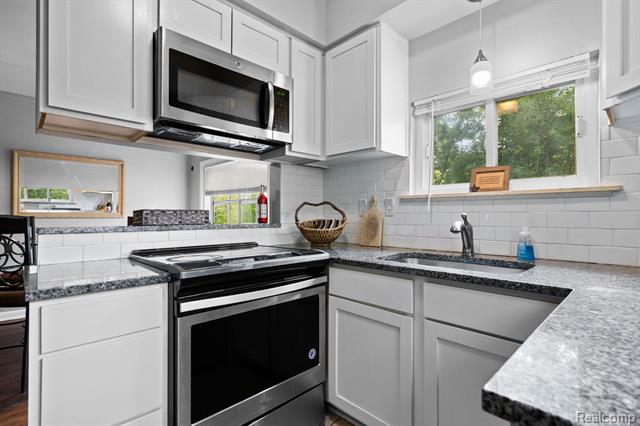 Builiding view seven for 15635 W 13 Mile, Southfield, MI. 48076