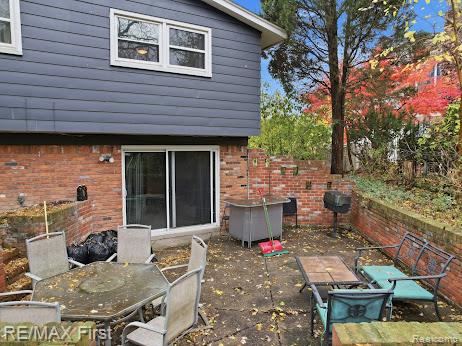 Builiding view five for 31112 Pickwick, Franklin, MI. 48025