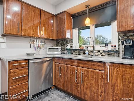 Builiding view nineteen for 31112 Pickwick, Franklin, MI. 48025