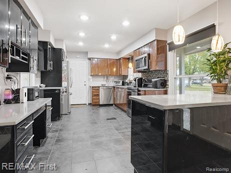 Builiding view seventeen for 31112 Pickwick, Franklin, MI. 48025