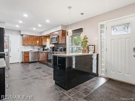 Builiding view sixteen for 31112 Pickwick, Franklin, MI. 48025