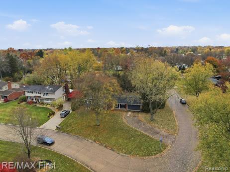 Builiding view thirty eight for 31112 Pickwick, Franklin, MI. 48025