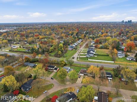 Builiding view thirty seven for 31112 Pickwick, Franklin, MI. 48025