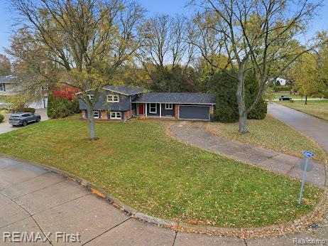 Builiding view thirty three for 31112 Pickwick, Franklin, MI. 48025