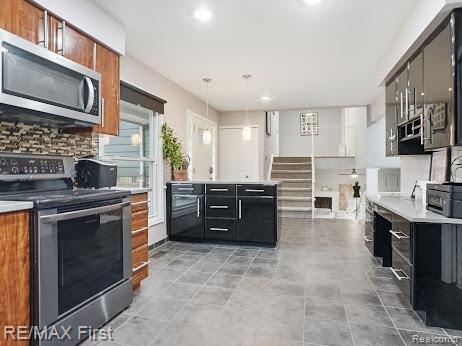 Builiding view twenty for 31112 Pickwick, Franklin, MI. 48025