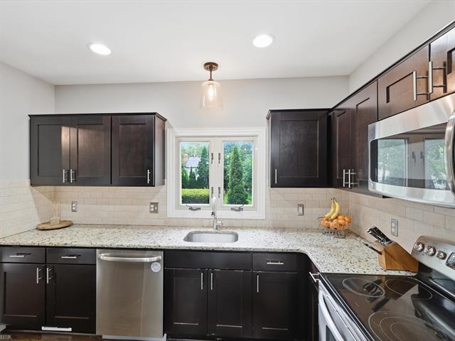Builiding view nine for 2622 Bembridge, Royal Oak, MI. 48073