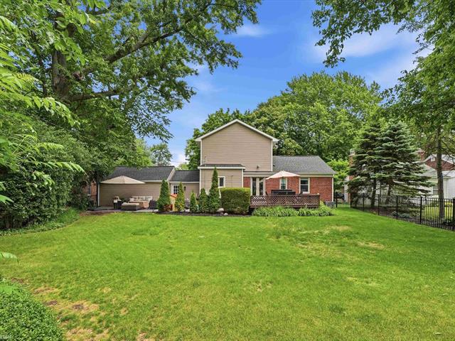 Builiding view thirty four for 2622 Bembridge, Royal Oak, MI. 48073
