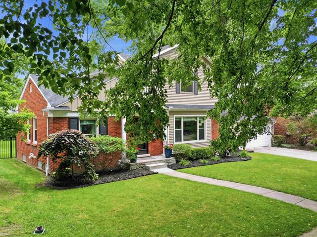 Builiding view thirty nine for 2622 Bembridge, Royal Oak, MI. 48073