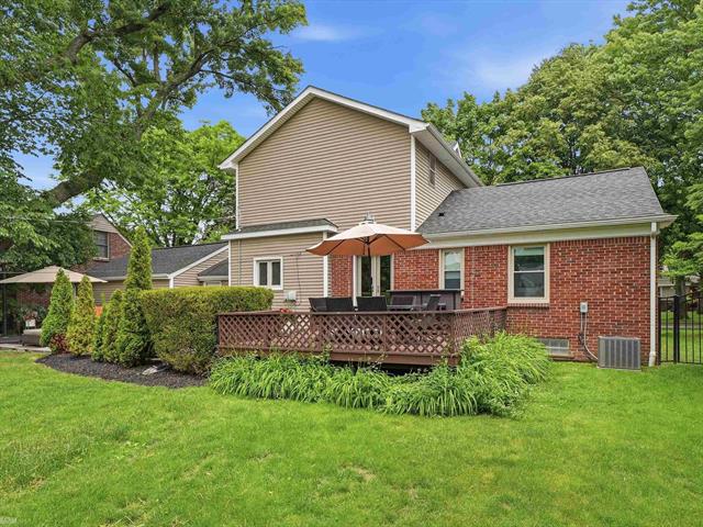 Builiding view thirty two for 2622 Bembridge, Royal Oak, MI. 48073