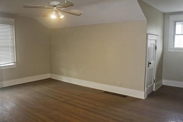 Builiding view twenty one for 307 New York, Dowagiac, MI. 49047