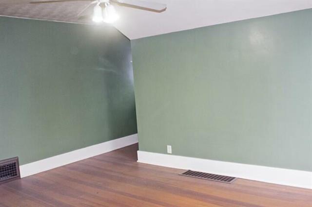 Builiding view twenty two for 307 New York, Dowagiac, MI. 49047