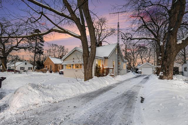 Builiding view one for 1254 Harvey, Muskegon, MI. 49442
