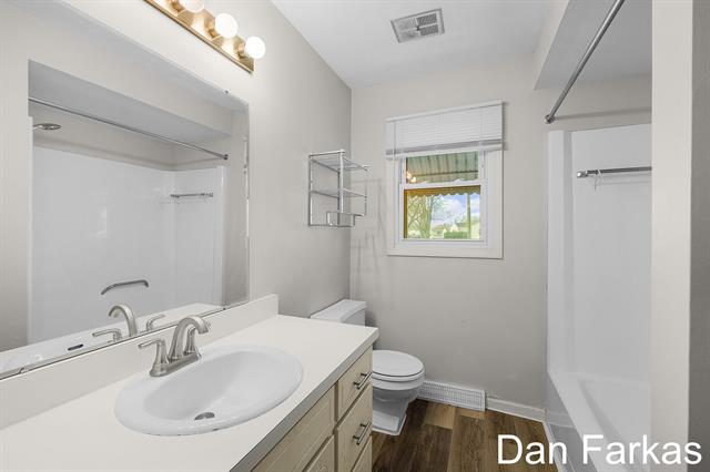 Builiding view ten for 5143 Southglow, Grand Rapids, MI. 49508