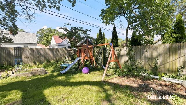 Builiding view thirty three for 1426 Montague, Muskegon, MI. 49441