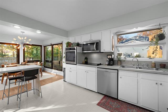 Builiding view seven for 1353 Pinecrest, Grand Rapids, MI. 49506