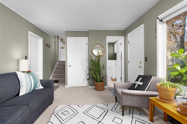 Builiding view ten for 1353 Pinecrest, Grand Rapids, MI. 49506