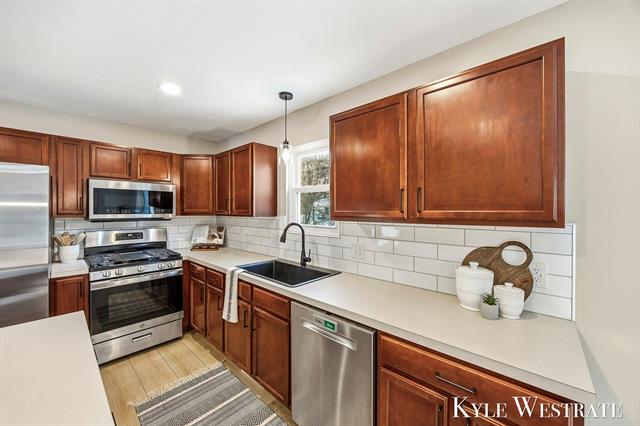 Builiding view fifteen for 4025 Timberland, Grand Rapids, MI. 49508