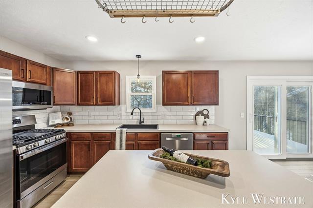 Builiding view sixteen for 4025 Timberland, Grand Rapids, MI. 49508