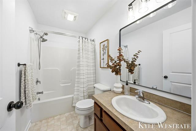 Builiding view thirty two for 4025 Timberland, Grand Rapids, MI. 49508