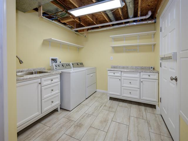 Builiding view thirty for 7563 Woodbridge, Portage, MI. 49024