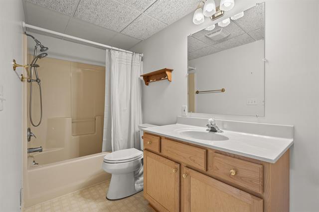 Builiding view twenty eight for 5823 Wood Valley, Kalamazoo, MI. 49009