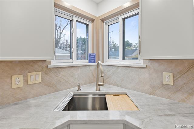 Builiding view seven for 3608 , Royal Oak, MI. 48073