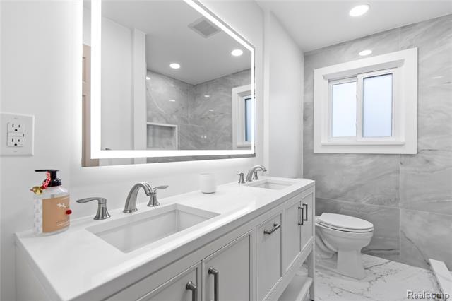 Builiding view ten for 3608 , Royal Oak, MI. 48073