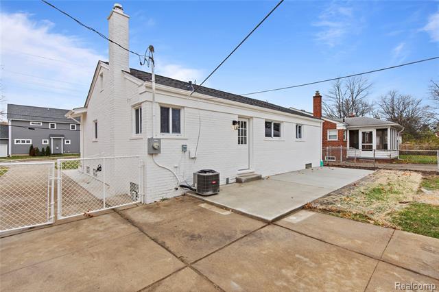 Builiding view twenty eight for 3608 , Royal Oak, MI. 48073