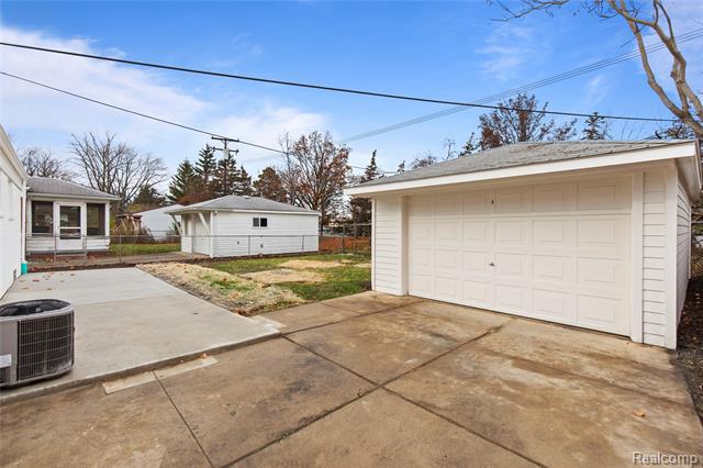 Builiding view twenty nine for 3608 , Royal Oak, MI. 48073