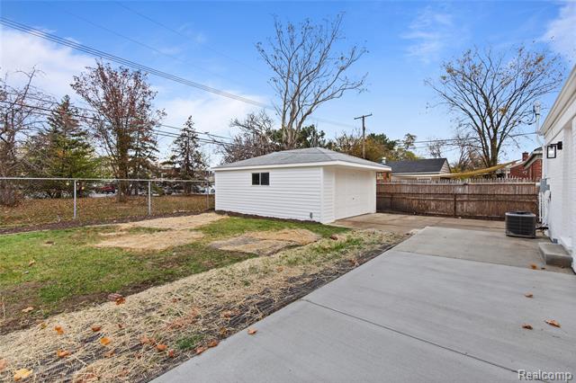 Builiding view twenty six for 3608 , Royal Oak, MI. 48073