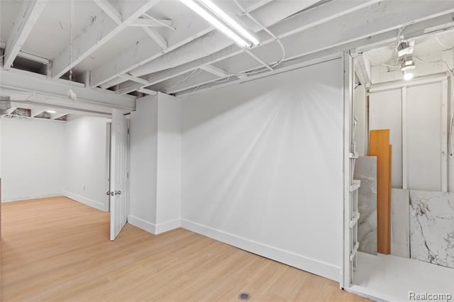 Builiding view twenty two for 3608 , Royal Oak, MI. 48073