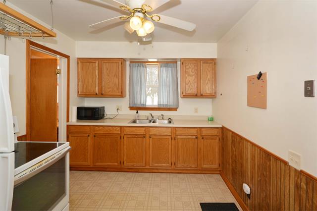 Builiding view nine for 9247 Oakland, Portage, MI. 49024