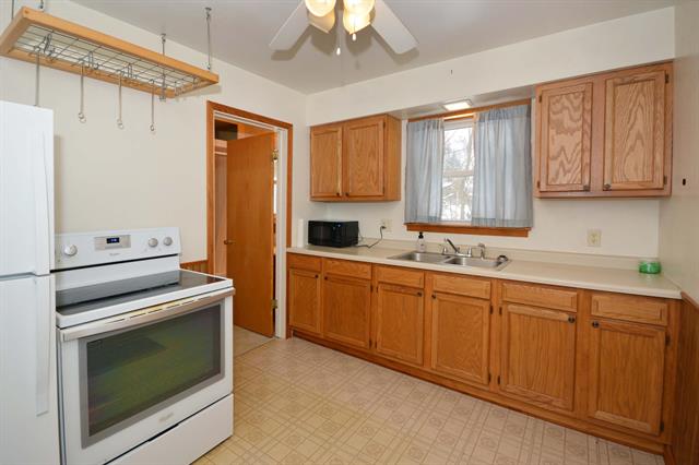 Builiding view seven for 9247 Oakland, Portage, MI. 49024