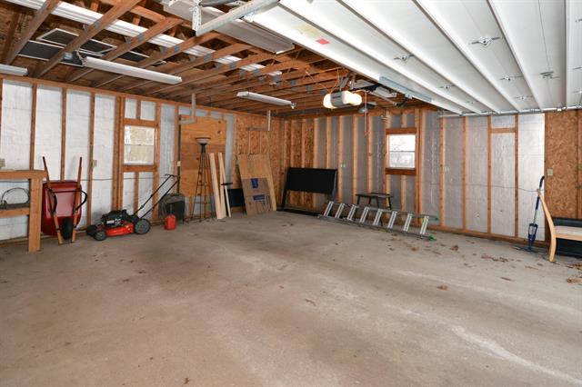 Builiding view seventeen for 9247 Oakland, Portage, MI. 49024