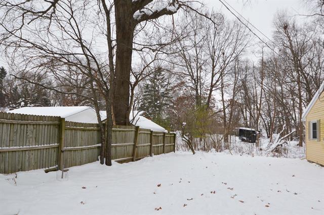 Builiding view twenty two for 9247 Oakland, Portage, MI. 49024