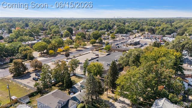 Builiding view forty for 608 E Windemere, Royal Oak, MI. 48073