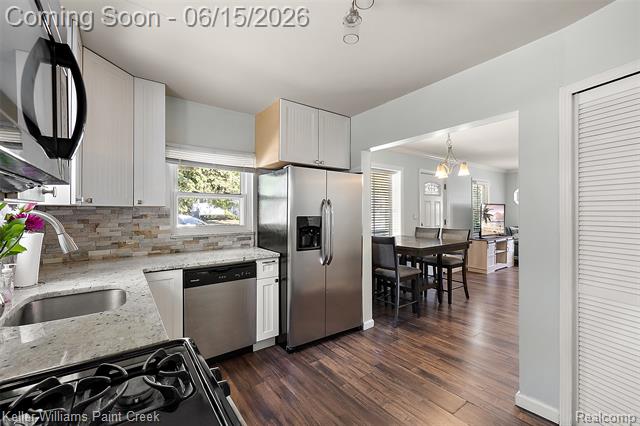 Builiding view thirteen for 608 E Windemere, Royal Oak, MI. 48073