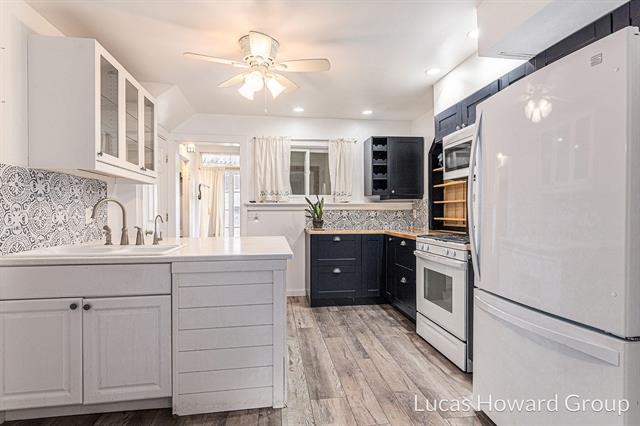 Builiding view eight for 326 Washington, Ionia, MI. 48846