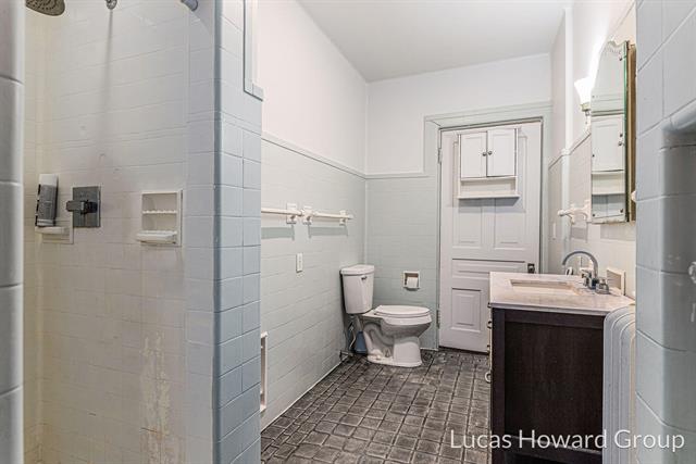 Builiding view eighteen for 326 Washington, Ionia, MI. 48846