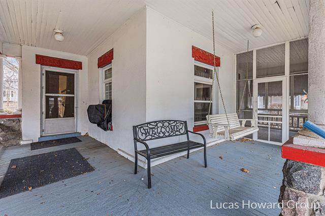 Builiding view one for 326 Washington, Ionia, MI. 48846