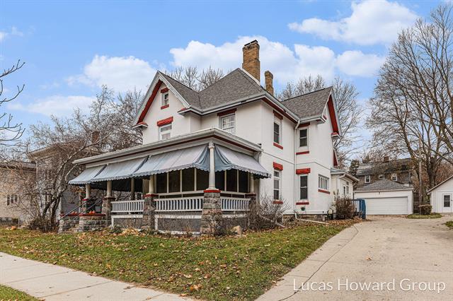 Builiding view thirty for 326 Washington, Ionia, MI. 48846