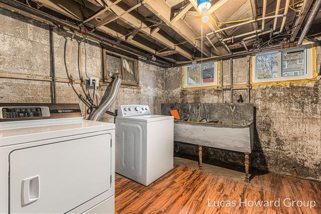 Builiding view twenty five for 326 Washington, Ionia, MI. 48846