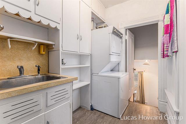 Builiding view twenty one for 326 Washington, Ionia, MI. 48846