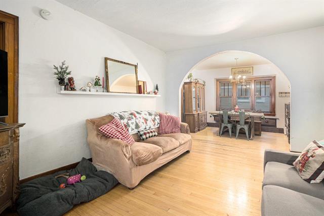 Builiding view eighteen for 131 20Th, Holland, MI. 49423