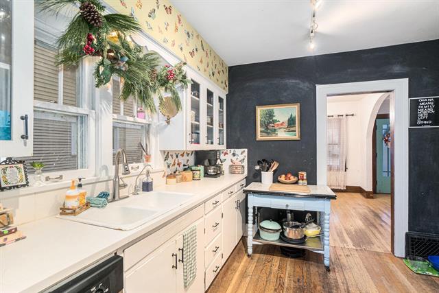 Builiding view four for 131 20Th, Holland, MI. 49423