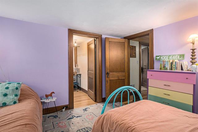 Builiding view nine for 131 20Th, Holland, MI. 49423