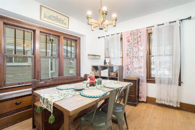 Builiding view one for 131 20Th, Holland, MI. 49423